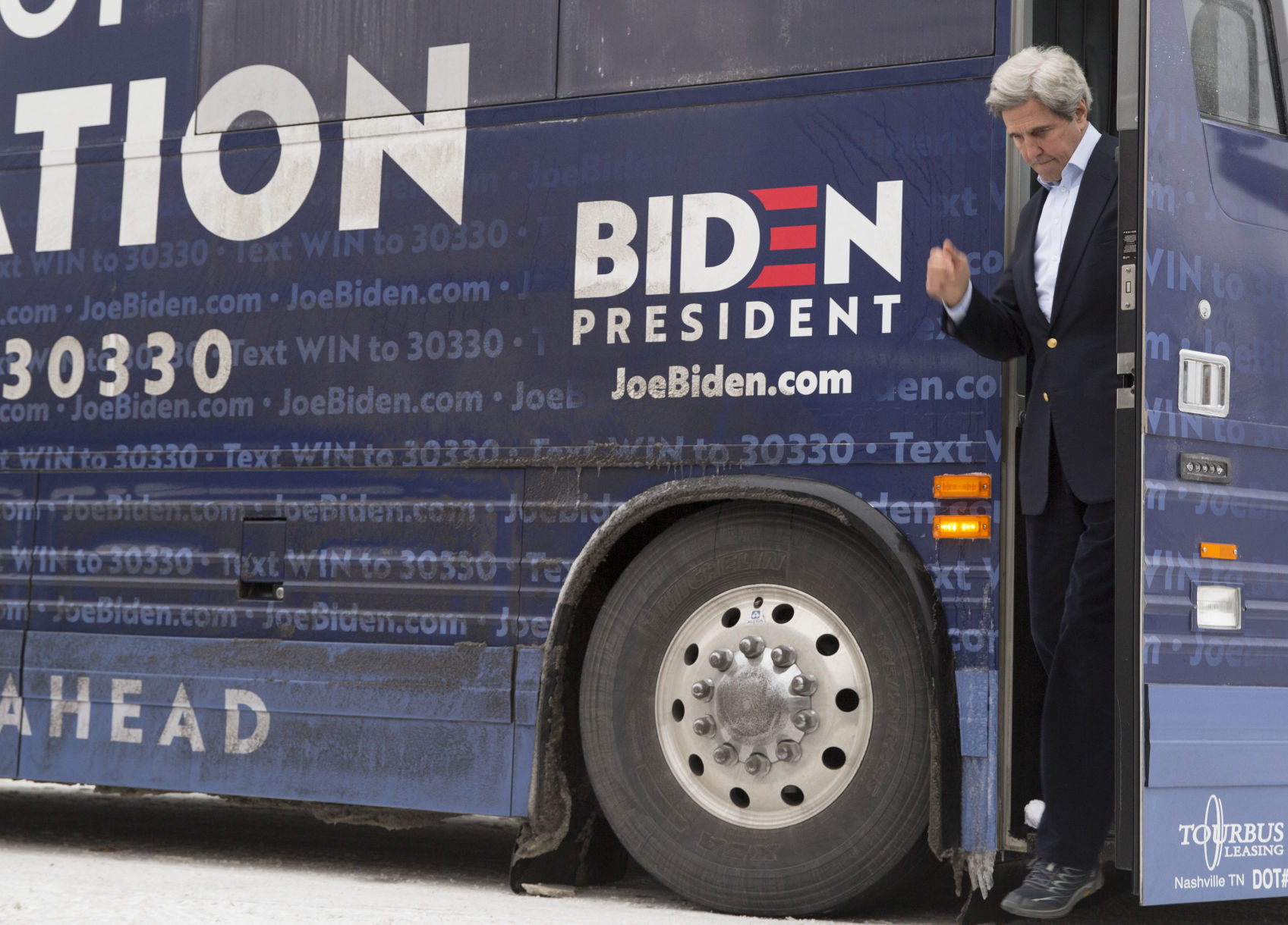011220kw-john-kerry-02